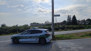 Un'auto della Polizia Locale
