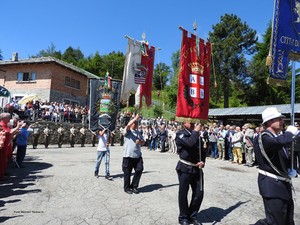 la sfilata con il Gonfalone della Città di Cuneo