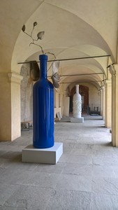 Bottiglie d'Artista nel Chiostro del Complesso monumentale di San Francesco a Cuneo