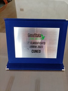 La targa Ride Green Awards ricevuta dal Comune di Cuneo