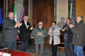 Gaetano Pagliari, Mauro Tomatis e Mauro Pastura Presidente ed ex Presidente del Centro Sportivo Italiano di Cuneo e altri collaboratori con l'ex Ass.re allo Sport  Valter Fantino foto di Maineri Teresa