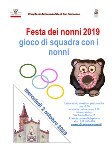 Gioco di squadra con i nonni