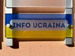 L'insegna dello sportello Info Ucraina presso il polo “.Meet”