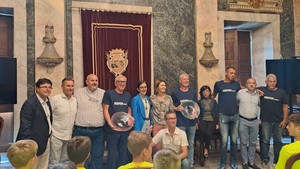 La Giunta coi ragazzi nel Salone d’Onore