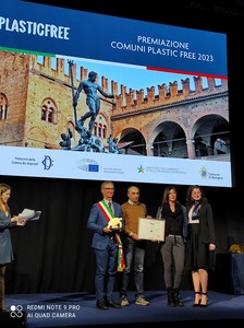 A Cuneo il premio "plastic free" foto della premiazione, Bologna 11 marzo 2023