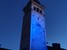 La torre Civica illuminata di blu