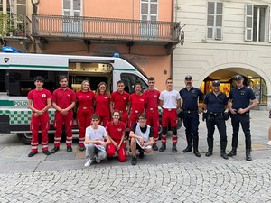 Agenti con la delegazione della C.R.I.