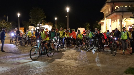 CICLISTA ILLUMINATO: LA NOTTE DELLE BICICLETTE