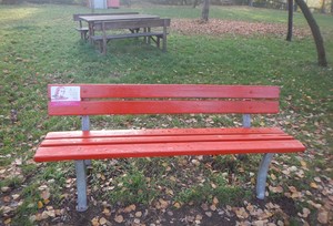 La panchina rossa, nel Parco Fluviale