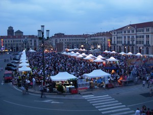 vista di piazza Galimberti durante l'edizione 2012