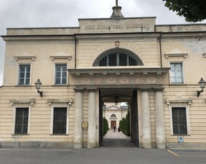 L’ingresso del Cimitero Urbano