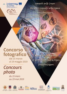Locandina concorso fotografico internazionale per raccontare il patrimonio archeologico del territorio transfrontaliero del progetto TRA[ce]S