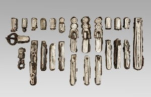 foto 2: cintura del tipo “multiplo”, con decorazione ad agemina d’argento e d’ottone, dalla tomba maschile 184