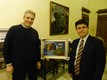 Il Sindaco Borgna e l’Assessore Spedale durante le operazioni di trasloco del quadro.