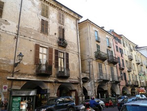Via Roma, prima degli interventi di restauro delle facciate
